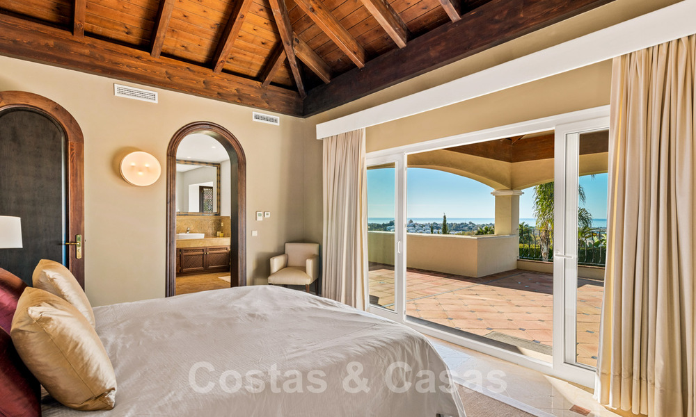 Villa de lujo en venta de estilo clásico con vistas al mar en zona de golf en Marbella - Benahavis 41497