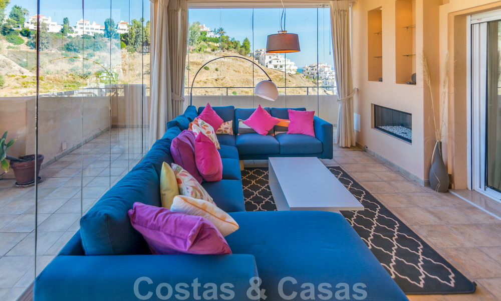 Raro y muy impresionante ático con una enorme terraza y unas vistas al mar increíbles en venta en Nueva Andalucía 20344