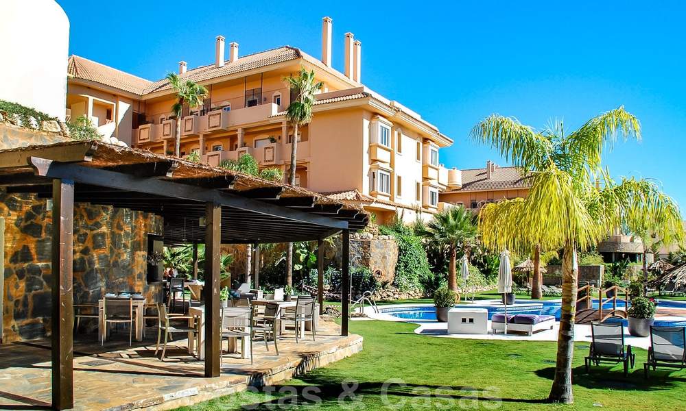 Raro y muy impresionante ático con una enorme terraza y unas vistas al mar increíbles en venta en Nueva Andalucía 20388