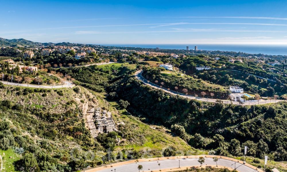 Fantásticos parcelas por villas con licencia aprobada y vistas panorámicas al mar en venta en Marbella Este 20416
