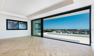 VENDIDO. Se vende villa contemporánea super lujosa con vistas al mar y a la montaña, lista para ser habitada en el Triángulo de Oro de Benahavis, Estepona, Marbella 20776 