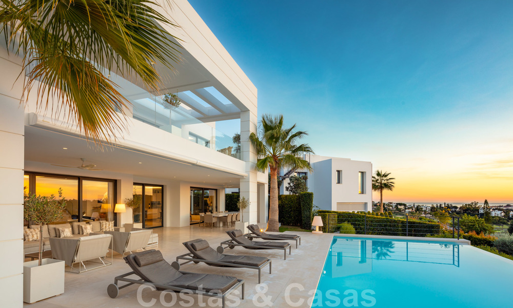 Elegante villa de lujo contemporáneo con vistas al mar en venta en la codiciada Nueva Andalucía, Marbella 20905