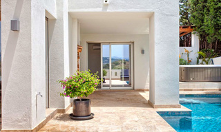 Encantadora villa de lujo totalmente renovada con vistas al mar y a la montaña en venta, Nueva Andalucía, Marbella 20928 