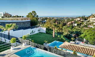 A la venta: villa moderna de reciente construcción con vistas panorámicas en una urbanización muy solicitada en Benahavis, Marbella 21304 