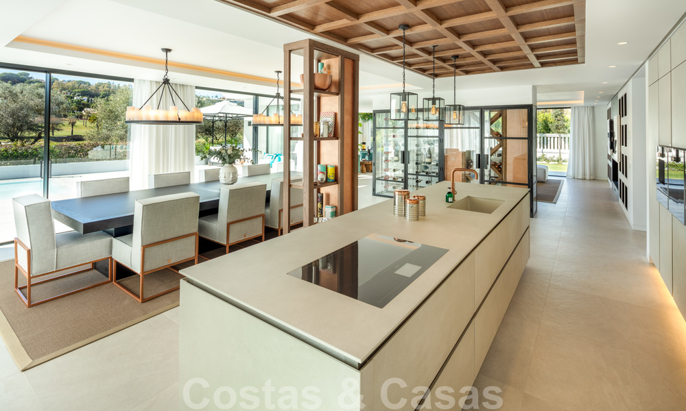 Exquisita villa de lujo moderna-mediterránea en venta, en primera línea de golf en Nueva Andalucía, Marbella 21517