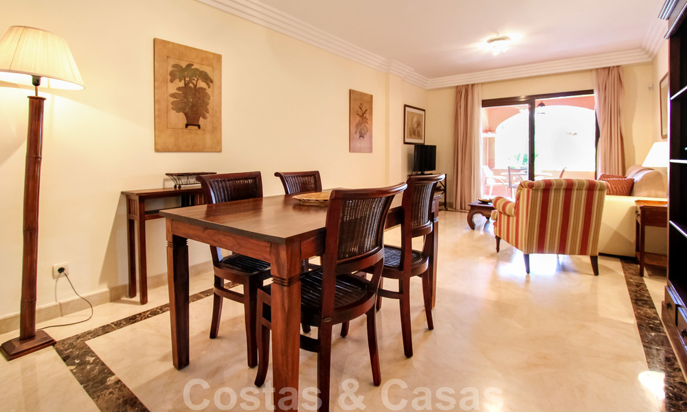 Atractiva inversión o apartamento de vacaciones en venta en un popular resort, a poca distancia de la playa y Puerto Banús 21925