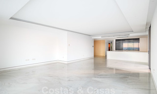 Apartamento ultra lujoso y vanguardista frente a la playa en venta en un exclusivo complejo en la Nueva Milla de Oro, Estepona Este 22008 