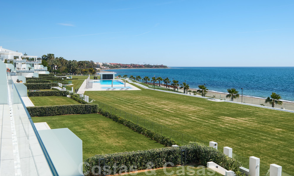 Reventa privada. Apartamento ultra lujoso y vanguardista frente a la playa en venta en un exclusivo complejo en la Nueva Milla de Oro, Estepona - Marbella. Precio reducido! 22049