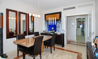 Apartamentos de lujo a la venta en Royal Flamingos con impresionantes vistas al golf y al mar en Marbella - Benahavis 23576 