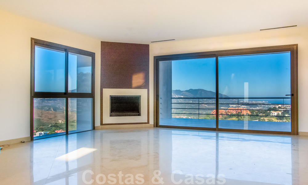 Una moderna villa con hermosas vistas a la montaña y al mar en venta en las colinas del este de Marbella 23641