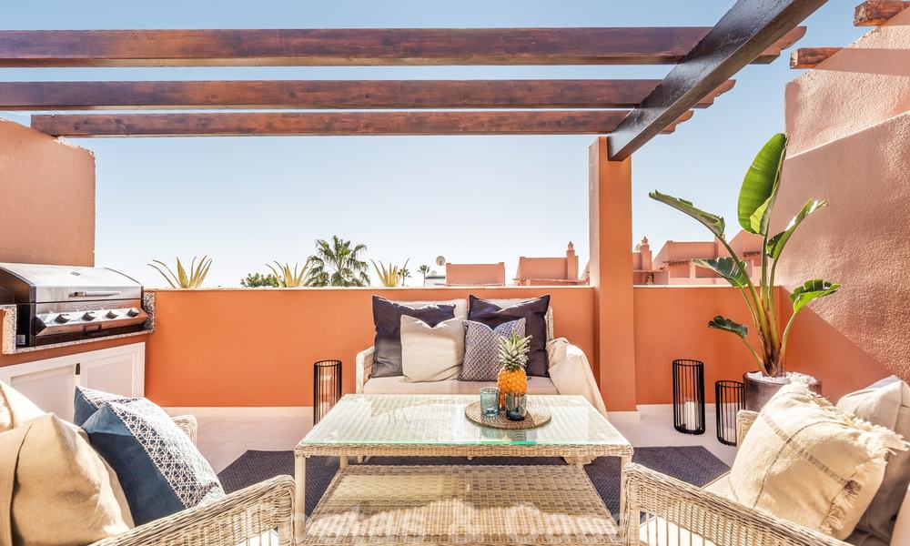 Elegantemente y renovada casa adosada en venta en Aloha, Nueva Andalucía, Marbella 23794