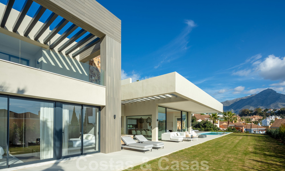 Villas modernas contemporáneas de nueva construcción en venta en Nueva Andalucía, Marbella 24478