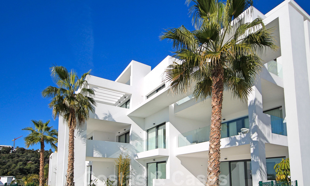 Moderno ático en venta con vistas al campo de golf y al mar Mediterráneo en Benahavis - Marbella 24863