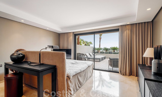 Exclusivo y moderno apartamento en venta con un interior de lujo contemporáneo en Sierra Blanca, Milla de Oro, Marbella 24965 