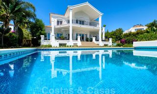 Villa independiente de estilo clásico en venta en la codiciada Nueva Andalucía, Marbella 25072 