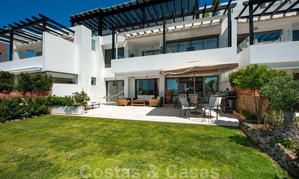 Moderno apartamento en primera línea de golf con preciosas vistas al golf y al mar en venta en Los Flamingos Golf en Marbella - Benahavis 25124