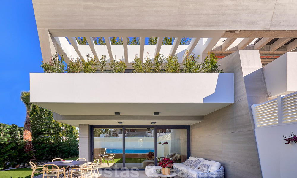 Se venden modernas villas adosadas a 300 metros de la playa - Puerto Banús, Marbella 31676