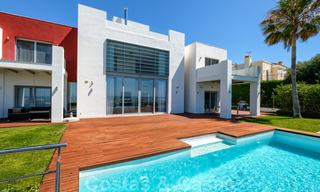 Moderna villa con vistas panorámicas al golf y al mar en venta en Los Flamingos Golf en Marbella - Benahavis 26064 