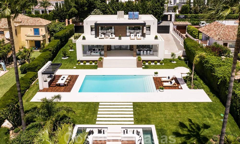 Espectacular villa de diseño moderno en venta, primera línea de golf en Nueva Andalucía, Marbella 27229