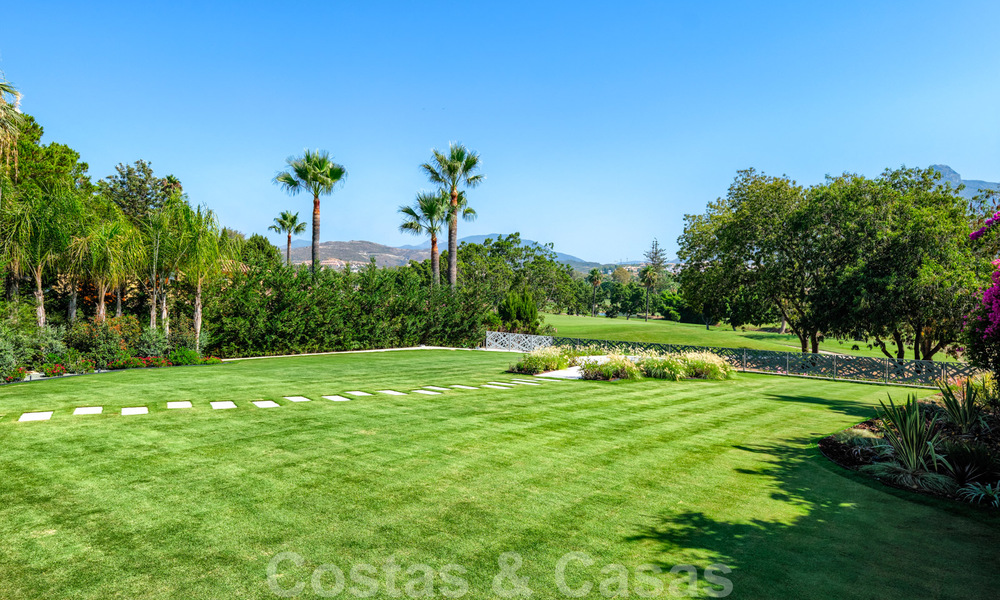 Exclusiva villa nueva y moderna en venta a un paso de Las Brisas golf en el Valle de Nueva Andalucía, Marbella 27434