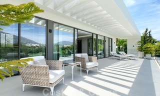 Exclusiva villa nueva y moderna en venta a un paso de Las Brisas golf en el Valle de Nueva Andalucía, Marbella 27471 