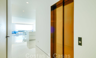 Reventa privada. Apartamento ultra lujoso y vanguardista frente a la playa en venta en un exclusivo complejo en la Nueva Milla de Oro, Estepona - Marbella 28698 