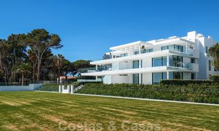 Reventa privada. Apartamento ultra lujoso y vanguardista frente a la playa en venta en un exclusivo complejo en la Nueva Milla de Oro, Estepona - Marbella 28703 