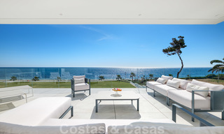 Reventa privada. Apartamento ultra lujoso y vanguardista frente a la playa en venta en un exclusivo complejo en la Nueva Milla de Oro, Estepona - Marbella 28713 