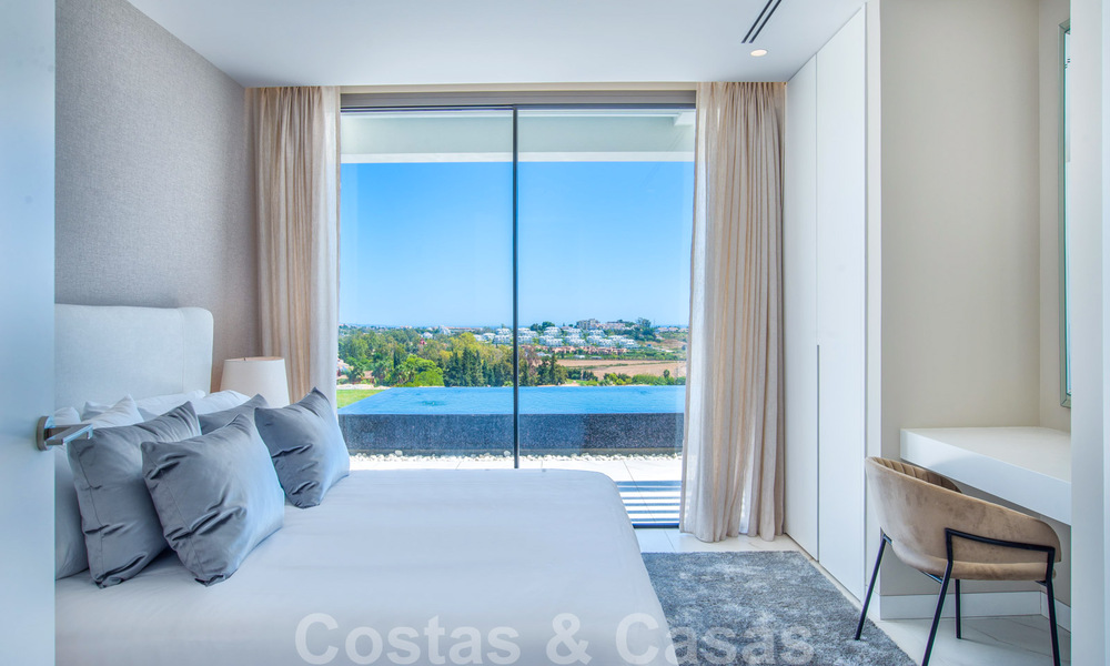 Amplio y moderno apartamento de lujo en venta con piscina privada en una residencia segura en Benahavis - Marbella 29053