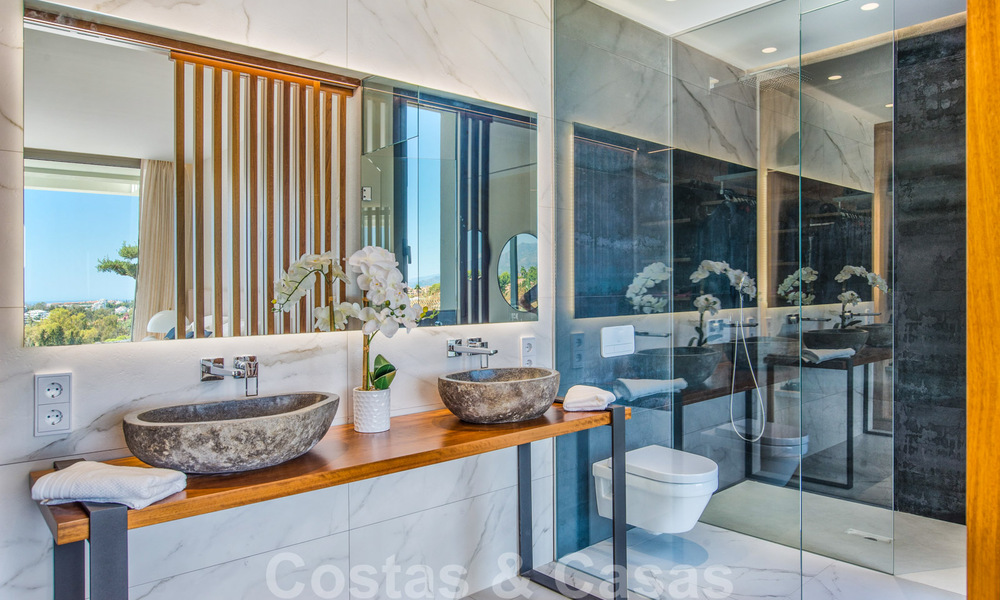 Amplio y moderno apartamento de lujo en venta con piscina privada en una residencia segura en Benahavis - Marbella 29056