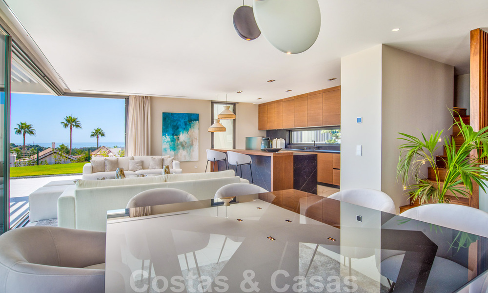 Amplio y moderno apartamento de lujo en venta con piscina privada en una residencia segura en Benahavis - Marbella 29061