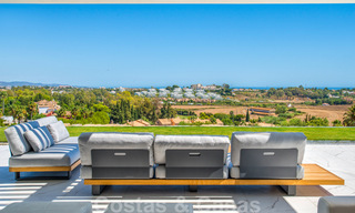 Amplio y moderno apartamento de lujo en venta con piscina privada en una residencia segura en Benahavis - Marbella 29069 