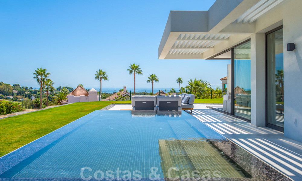 Amplio y moderno apartamento de lujo en venta con piscina privada en una residencia segura en Benahavis - Marbella 29073