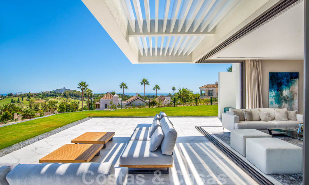 Amplio y moderno apartamento de lujo en venta con piscina privada en una residencia segura en Benahavis - Marbella 29075