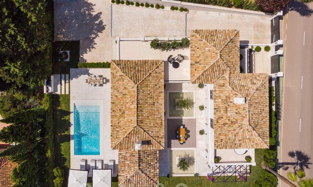 2 nuevas y elegantes villas de lujo en venta, de estilo clásico y provenzal, sobre la Milla de Oro en Marbella 30480