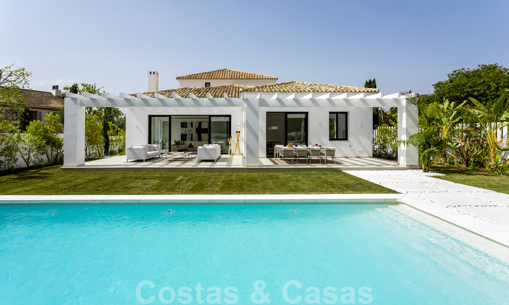 Villa contemporánea con estilo mediterráneo en venta, Marbella - Estepona Este 33675