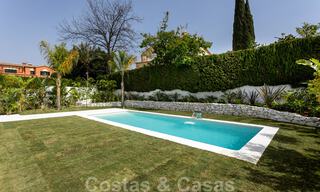 Villa contemporánea con estilo mediterráneo en venta, Marbella - Estepona Este 33677 