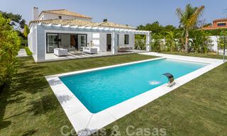 Villa contemporánea con estilo mediterráneo en venta, Marbella - Estepona Este 33688 