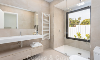 Villa contemporánea con estilo mediterráneo en venta, Marbella - Estepona Este 33702 