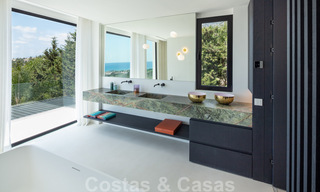 Villa moderno y de diseño mediterráneo en venta con vistas panorámicas al mar en La Cascada de Camojan, Milla de Oro, Marbella 34306 