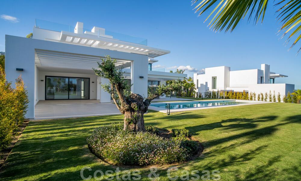 Lista para entrar a vivir, nueva villa moderna en venta en un resort de golf de cinco estrellas en Marbella - Benahavis 34484