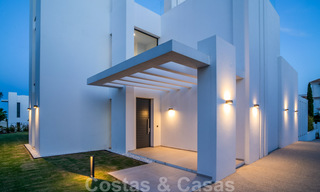 Lista para entrar a vivir, nueva villa moderna en venta en un resort de golf de cinco estrellas en Marbella - Benahavis 34496 