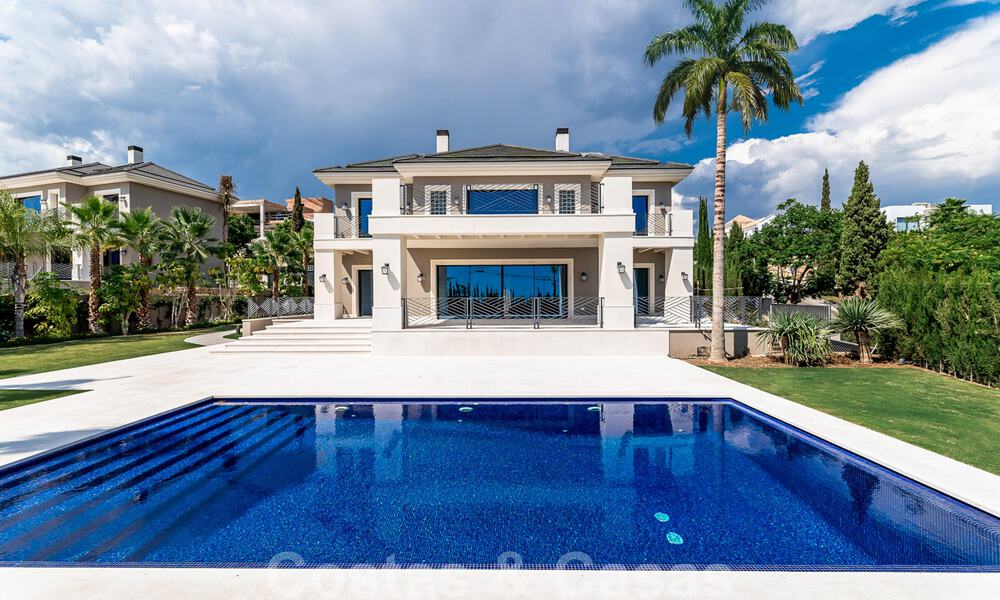 Villa de nueva construcción en venta en un estilo clásico contemporáneo con vistas al mar en un resort de golf de cinco estrellas en Marbella - Benahavis 34961