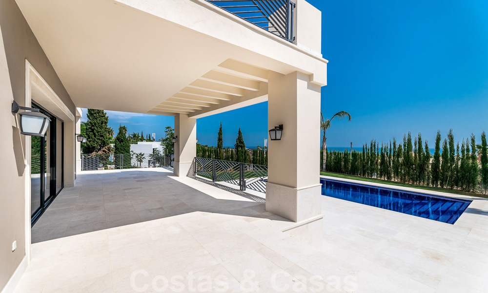 Villa de nueva construcción en venta en un estilo clásico contemporáneo con vistas al mar en un resort de golf de cinco estrellas en Marbella - Benahavis 34963