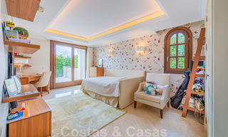 Villa de lujo a la venta en una exclusiva zona residencial en la playa de la Milla de Oro en Marbella 35042 