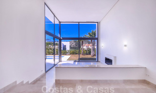 Lista para entrar a vivir, nueva y moderna villa de lujo en venta en Marbella - Benahavis en una zona residencial cerrada y segura 35650 