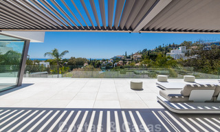 Listo para entrar a vivir, super lujosa villa nueva y moderna en venta con impresionantes vistas en una urbanización de golf en Marbella - Benahavis 35849 