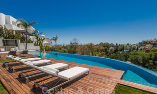 Listo para entrar a vivir, super lujosa villa nueva y moderna en venta con impresionantes vistas en una urbanización de golf en Marbella - Benahavis 35863 
