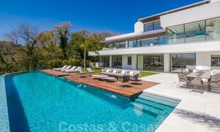 Listo para entrar a vivir, super lujosa villa nueva y moderna en venta con impresionantes vistas en una urbanización de golf en Marbella - Benahavis 35864 