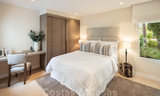 Apartamento lujosamente renovado de 4 dormitorios en venta en Puente Romano - Milla de Oro, Marbella 35954 